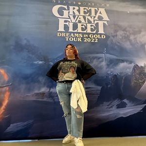 Meet your Posher, Liza